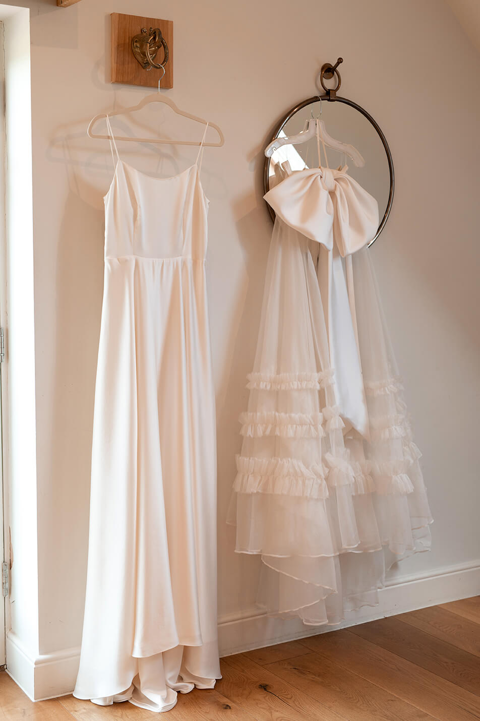 Hyde House wedding with bride in Halfpenny