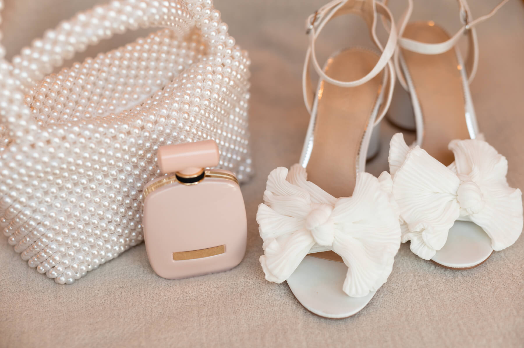 Hyde House wedding with bride in Halfpenny
